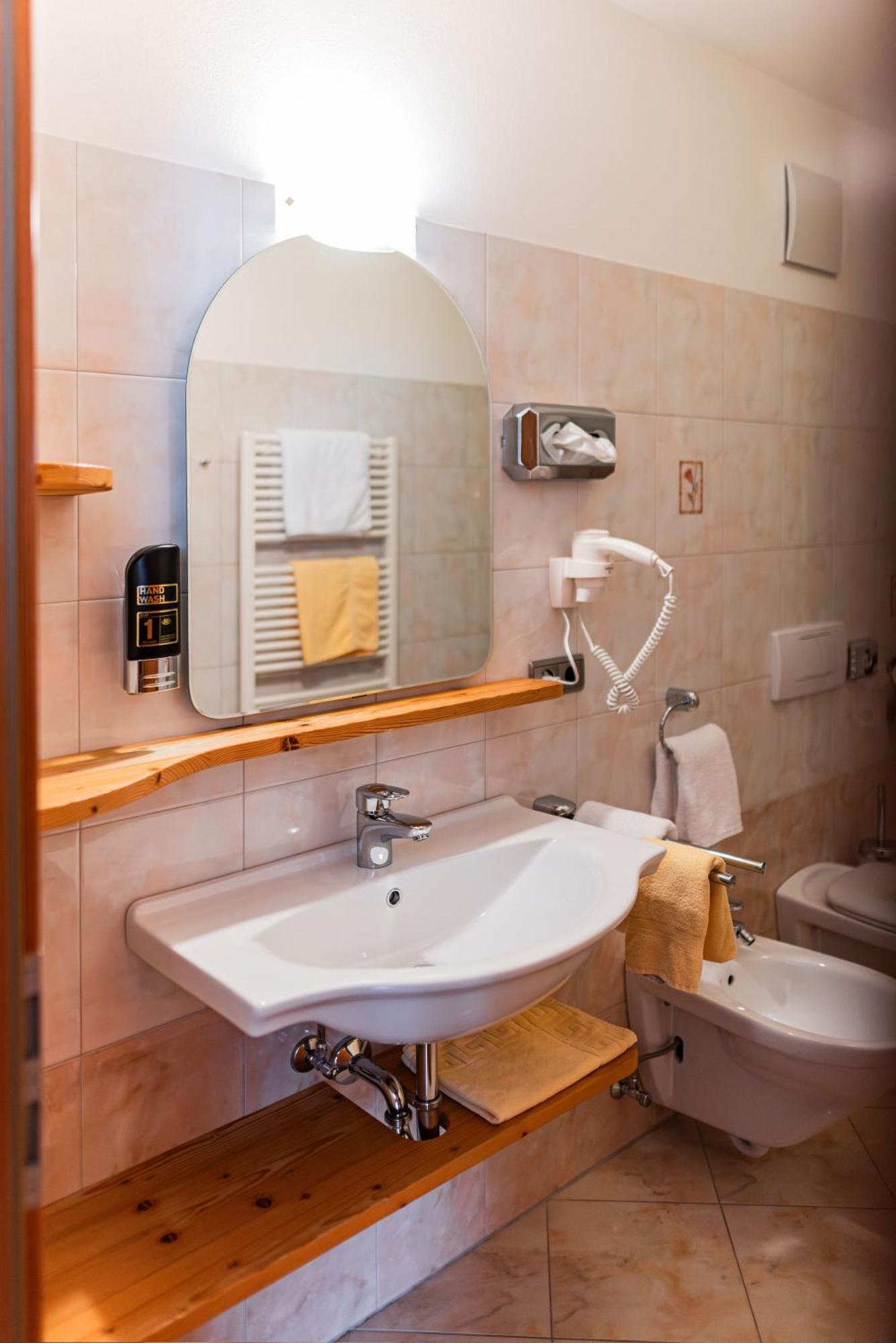 Hotel Ultnerhof Santa Gertrude Экстерьер фото